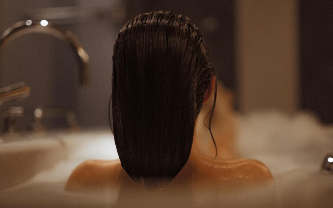 Dormir con el pelo mojado: ¿de verdad pasa algo?